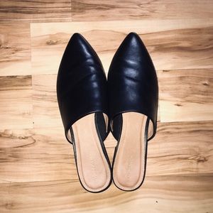 Halogen Pointed Mule